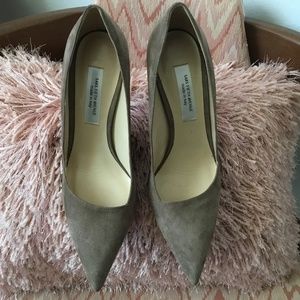 Sax Fifth Avenue Taupe heels 9M